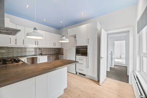 Kitchen- click for photo gallery